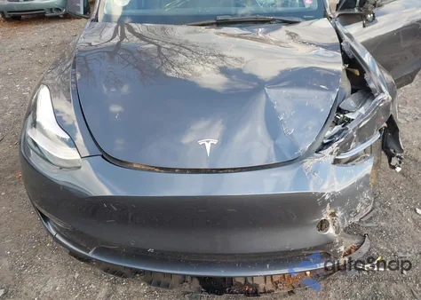 2021 Tesla Model Y Long Range Dual Motor All-Wheel Drive z USA, uszkodzony, nr VIN 5YJYGDEE1MF176377